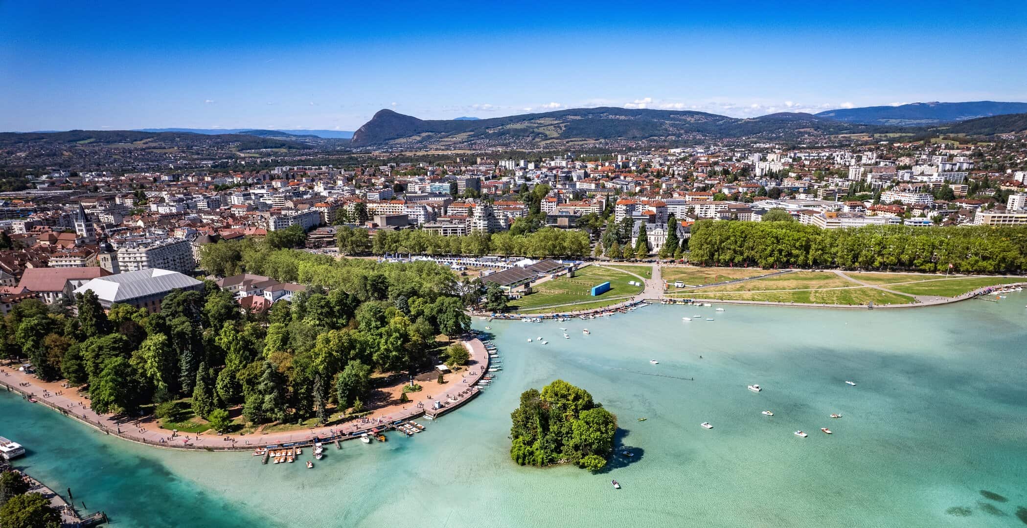 Marché de l'immobilier très tendu et cher sur Annecy et la Haute-Savoie incitant les gens à rénover et optimiser leurs logements